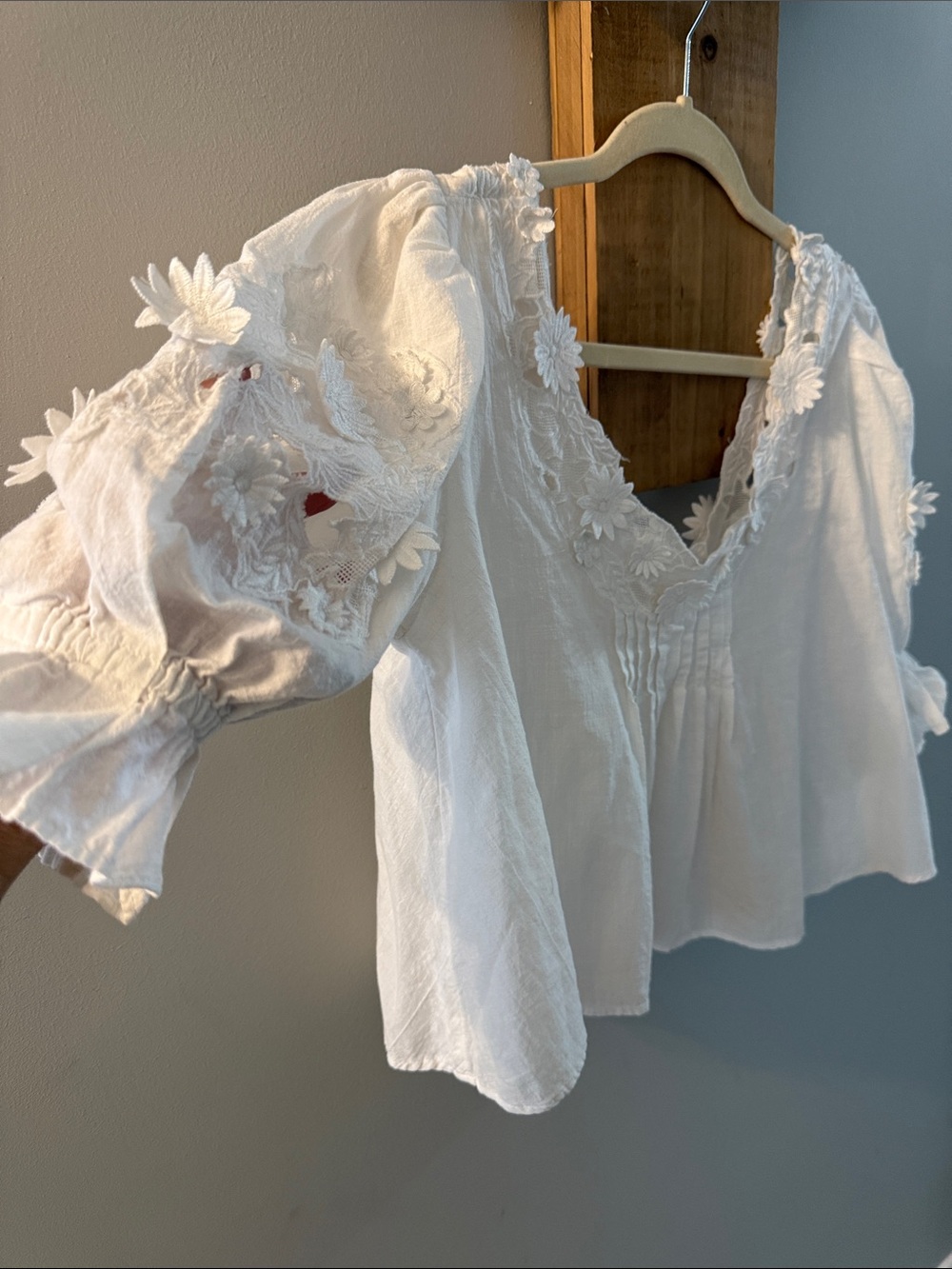 FREE PEOPLE Sophie Embroided White Floral Peasant Top - Women, XS - Picture 2 of 8